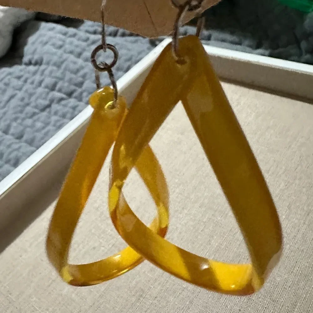 N/A bold yellow